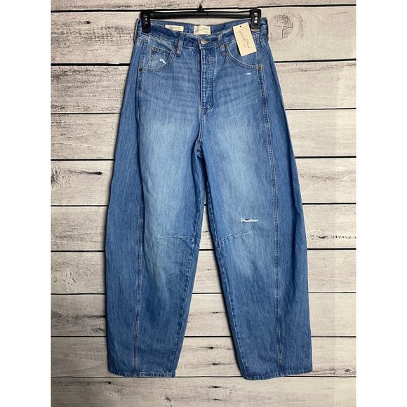 Universal Thread Denim - NWOT - Universal Thread Ladies High Rise Curved Leg Jeans - 6R